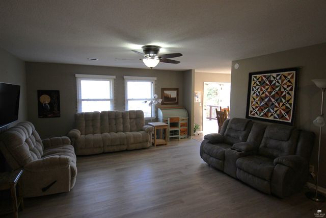 11311 Lakeview Drive, Manhattan, KS 66503