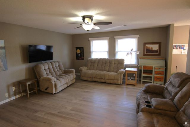 11311 Lakeview Drive, Manhattan, KS 66503