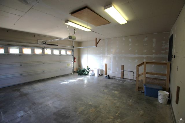 11311 Lakeview Drive, Manhattan, KS 66503