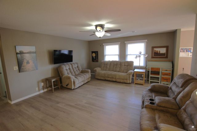 11311 Lakeview Drive, Manhattan, KS 66503