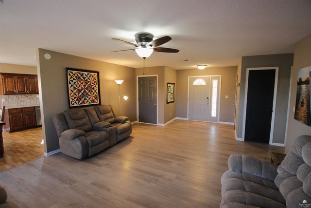 11311 Lakeview Drive, Manhattan, KS 66503