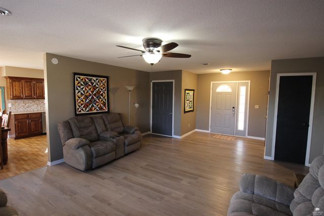 11311 Lakeview Drive, Manhattan, KS 66503