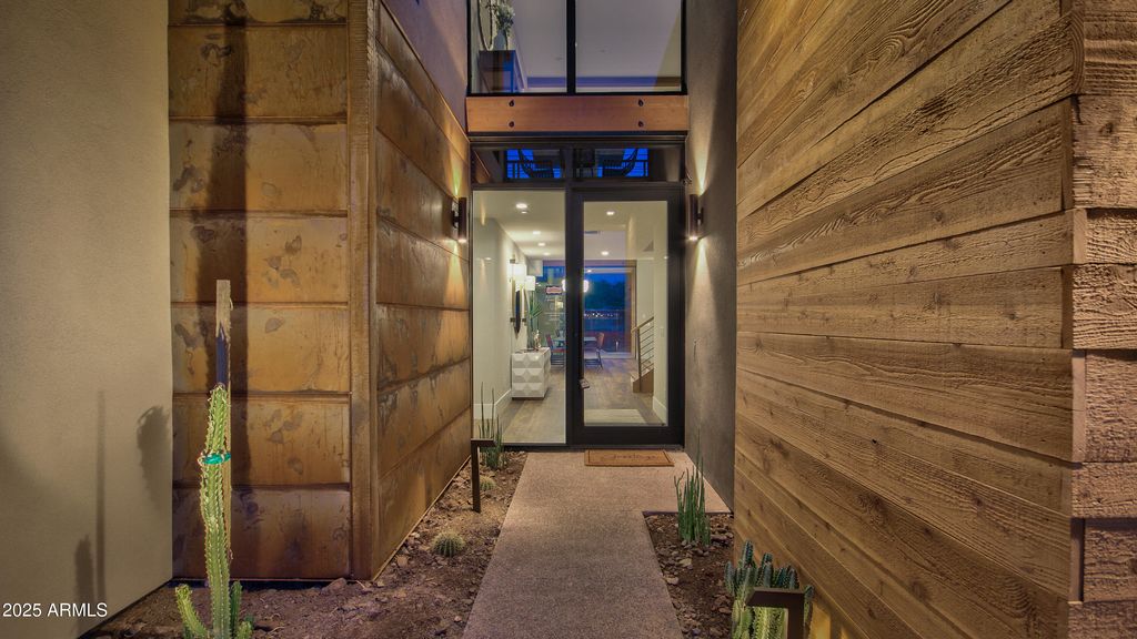 Image 8 of property listing at 6525 E CAVE CREEK Road 14, Cave Creek, AZ 85331