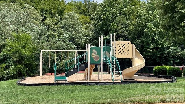 8321 Suttonview Drive, Charlotte, NC 28269