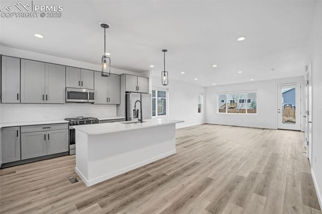 8172 Manor House Way, Colorado Springs, CO 80908