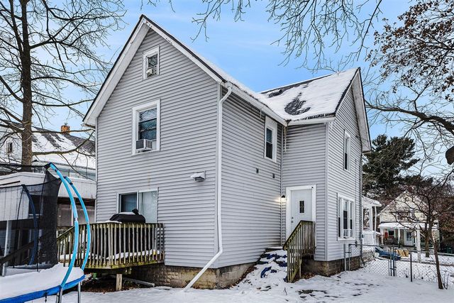 205 Moores River Drive, Lansing, MI 48910