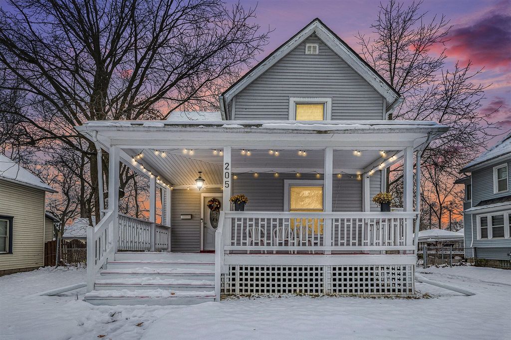 205 Moores River Drive, Lansing, MI 48910