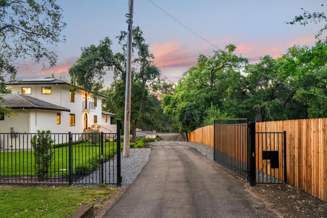 7697 Horseshoe Bar Rd, Loomis, CA 95650