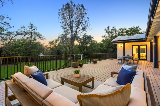 7697 Horseshoe Bar Rd, Loomis, CA 95650