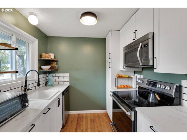 13724 Se LINCOLN St, Portland, OR 97233