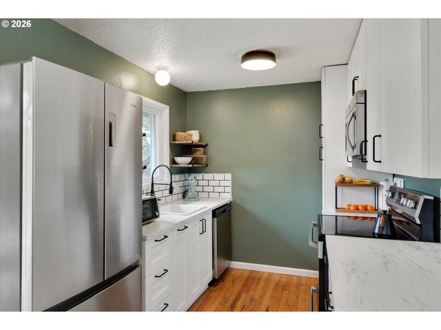 13724 Se LINCOLN St, Portland, OR 97233