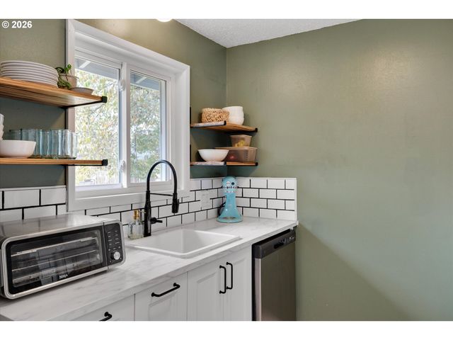 13724 Se LINCOLN St, Portland, OR 97233