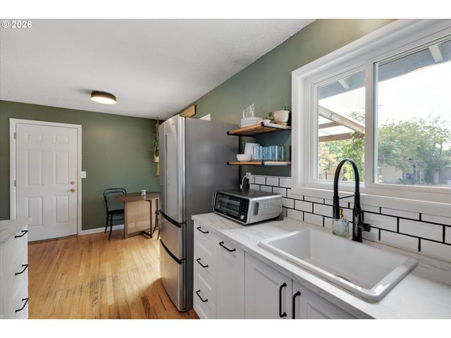 13724 Se LINCOLN St, Portland, OR 97233