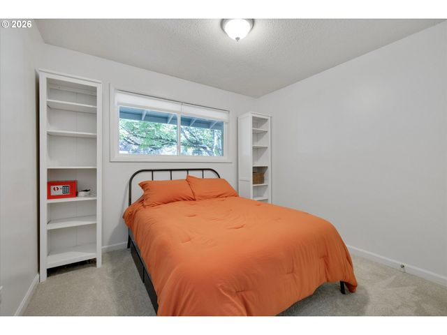 13724 Se LINCOLN St, Portland, OR 97233