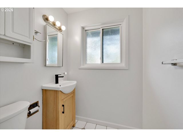 13724 Se LINCOLN St, Portland, OR 97233