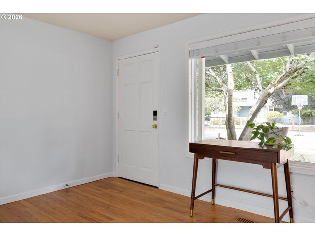 13724 Se LINCOLN St, Portland, OR 97233