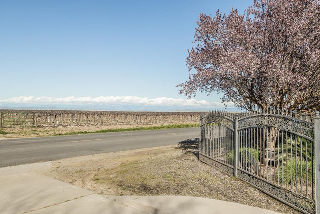 36752 Avenue 13, Madera, CA 93636