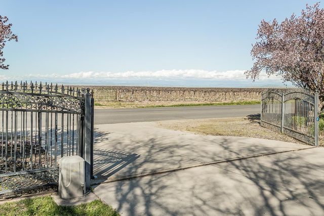 36752 Avenue 13, Madera, CA 93636