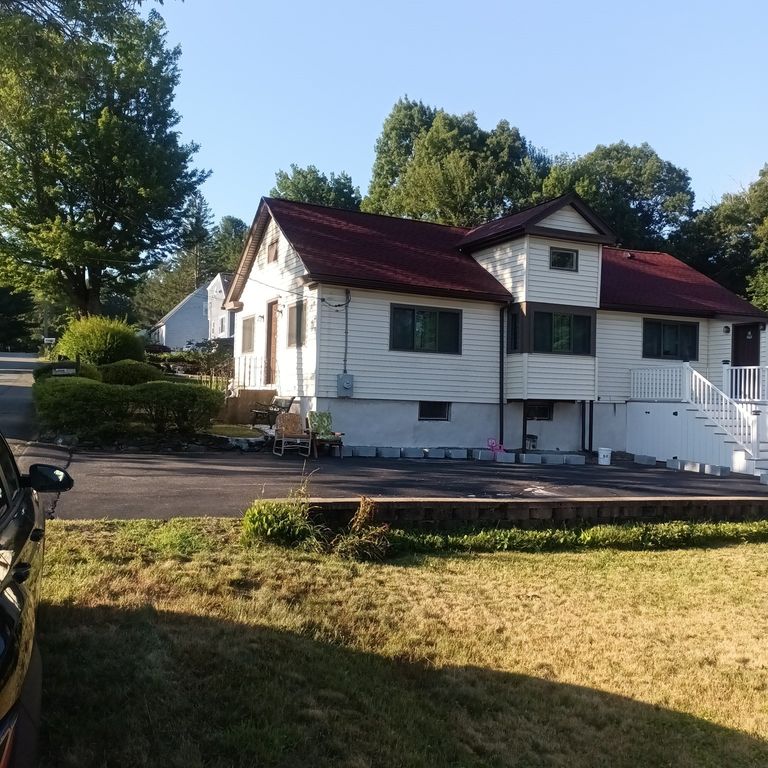 50 Towtaid Street, Leicester, MA 01611
