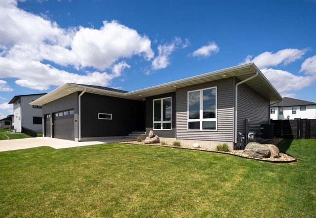 2219 Vera Way, Cedar Falls, IA 50613