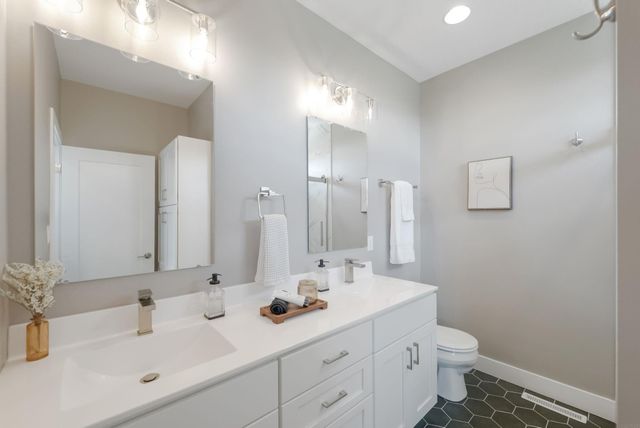 2219 Vera Way, Cedar Falls, IA 50613