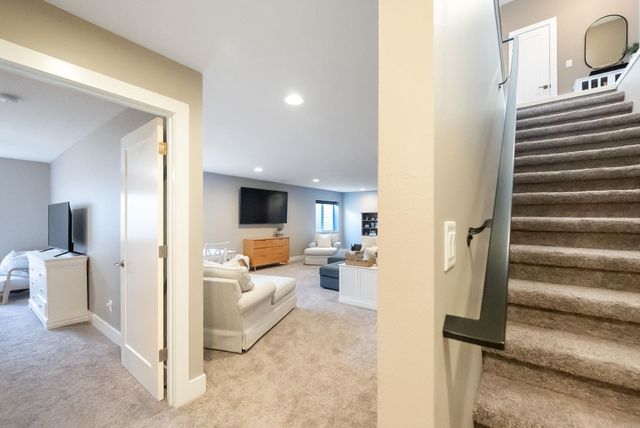 2219 Vera Way, Cedar Falls, IA 50613