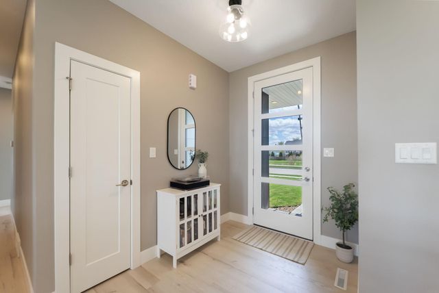 2219 Vera Way, Cedar Falls, IA 50613