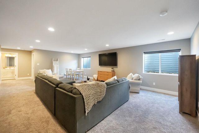 2219 Vera Way, Cedar Falls, IA 50613