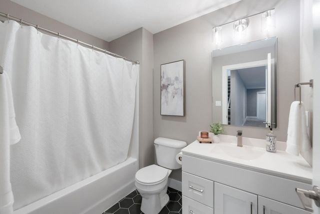 2219 Vera Way, Cedar Falls, IA 50613