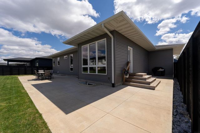 2219 Vera Way, Cedar Falls, IA 50613