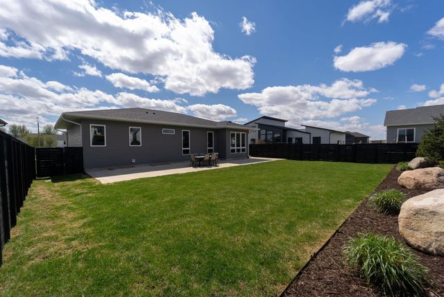 2219 Vera Way, Cedar Falls, IA 50613
