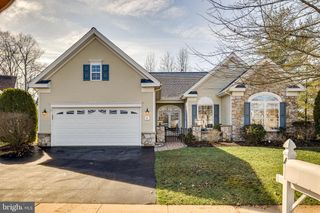 4 ELLINGTON DR, Columbus, NJ 08022