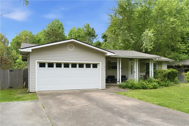 2219 W Ora Drive, Fayetteville, AR 72701