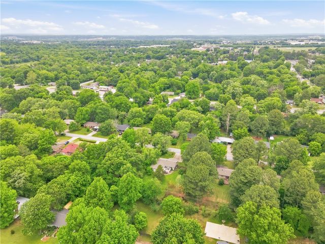 2219 W Ora Drive, Fayetteville, AR 72701