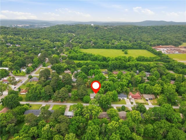 2219 W Ora Drive, Fayetteville, AR 72701