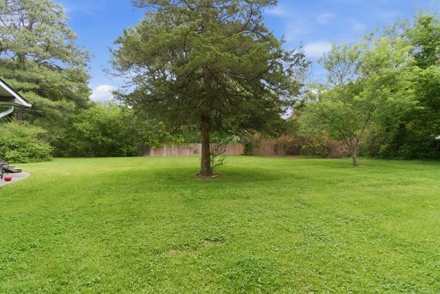 2219 W Ora Drive, Fayetteville, AR 72701