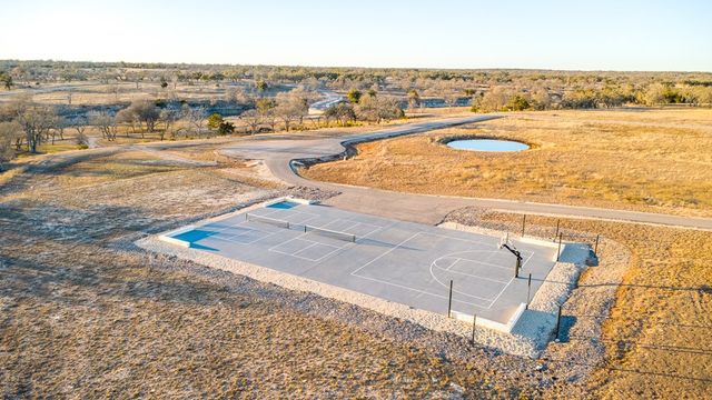 111 Stock Pond Dr, Harper, TX 78631