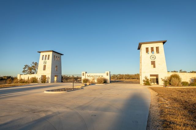 111 Stock Pond Dr, Harper, TX 78631