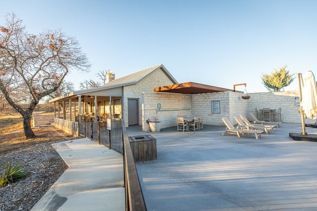 111 Stock Pond Dr, Harper, TX 78631