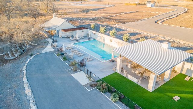 111 Stock Pond Dr, Harper, TX 78631