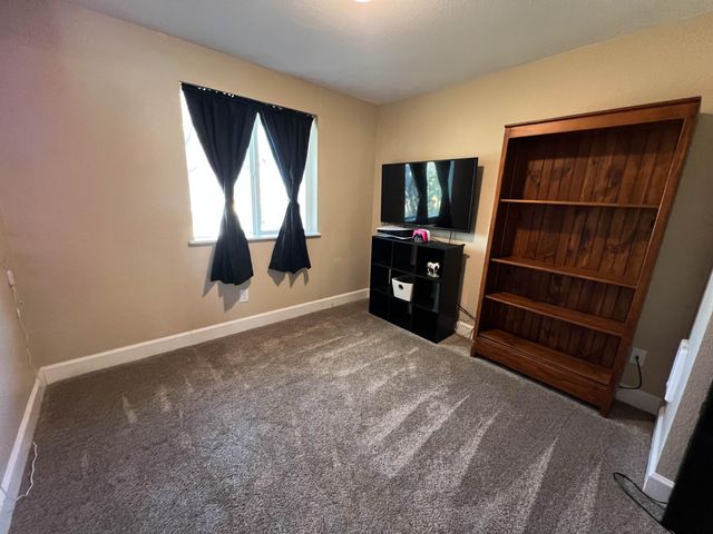 2922 SW Metolius Avenue, Redmond, OR 97756