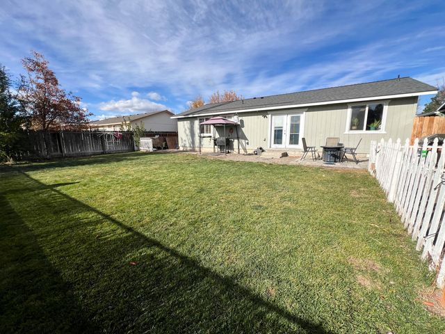 2922 SW Metolius Avenue, Redmond, OR 97756