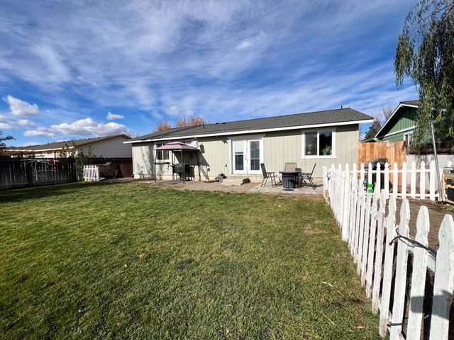 2922 SW Metolius Avenue, Redmond, OR 97756