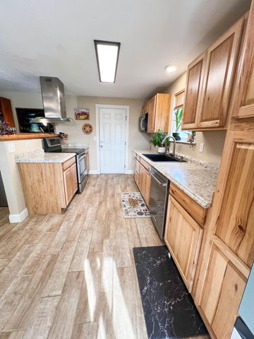 2922 SW Metolius Avenue, Redmond, OR 97756