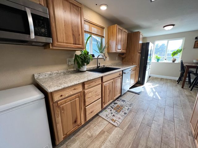 2922 SW Metolius Avenue, Redmond, OR 97756