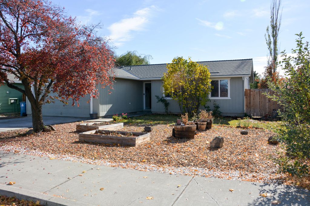 2922 SW Metolius Avenue, Redmond, OR 97756