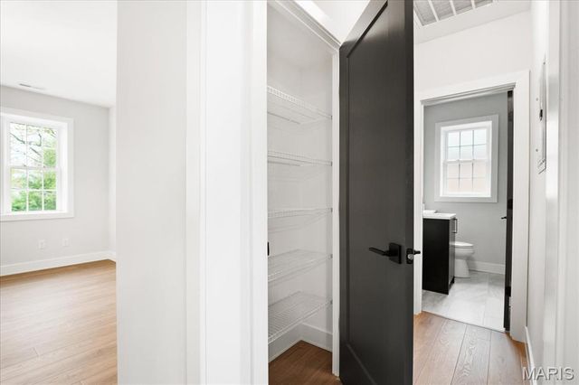 8100 Delmar Boulevard 2W, St Louis, MO 63130