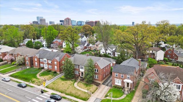 8100 Delmar Boulevard 2W, St Louis, MO 63130