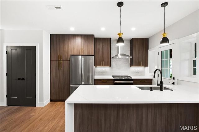 8100 Delmar Boulevard 2W, St Louis, MO 63130