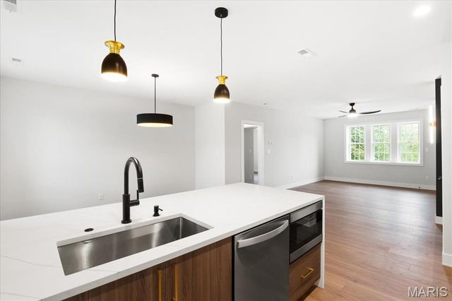 8100 Delmar Boulevard 2W, St Louis, MO 63130